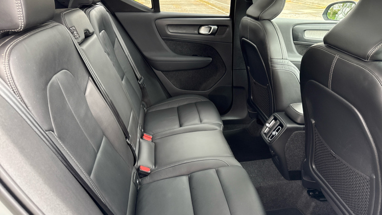 Volvo XC40 2.0 B4P Ultra Dark 5dr Auto Petrol Estate